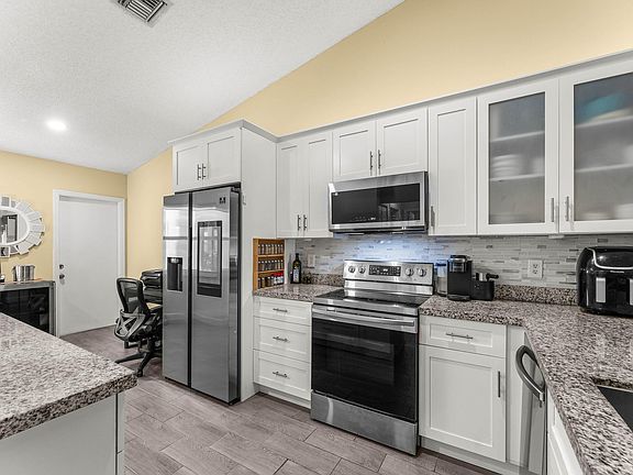 3rd image of 12195 Forest Greens Drive