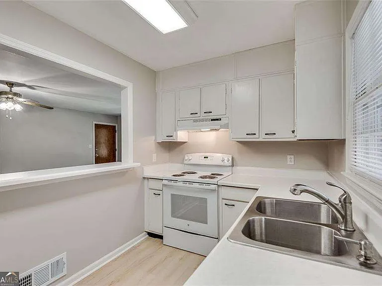 799 Marstevan Dr NE — Photo 38