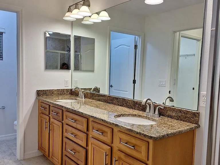 1017 Priory Cir — Photo 9