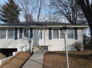 12 W 10th St, Carrollton, MO 64633