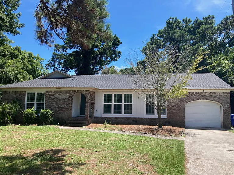 1133 Island View Dr — Photo 1