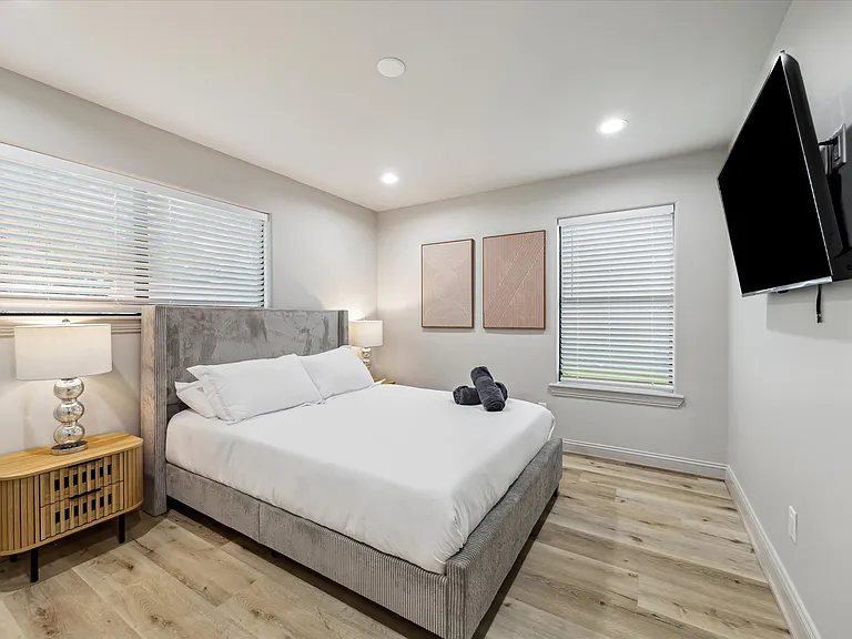 5615 Cerritos Dr — Photo 13