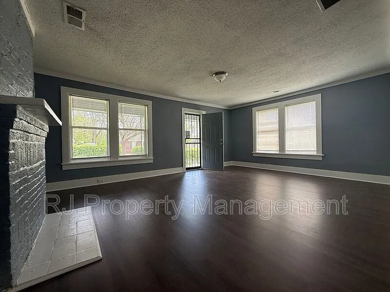 425 Carpenter St — Photo 2