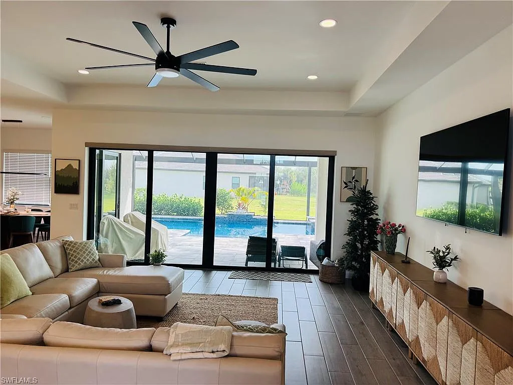 3 bed, 3.0 bath, 2650 sqft, $8,500 — Photo 4
