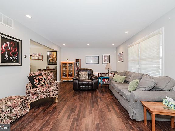 3rd image of 294 Lakeview Ave