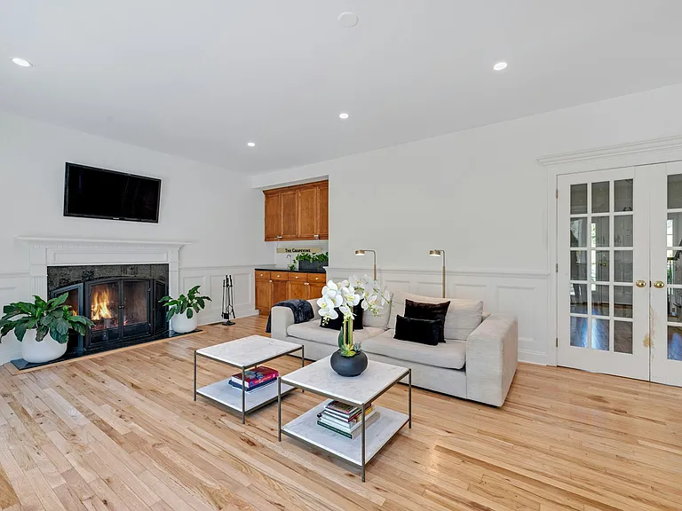 7 The Registry — Photo 12