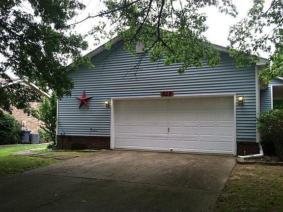 3rd image of 929 Cherrywood Dr