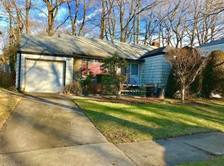 6421 214th St, Oakland Gardens, NY 11364