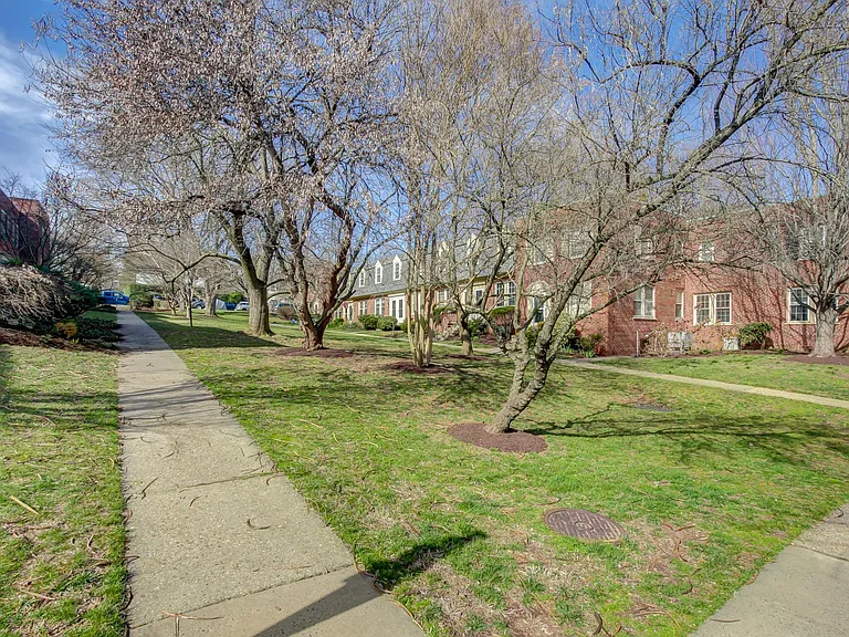 1100 S Barton St #293 — Photo 2