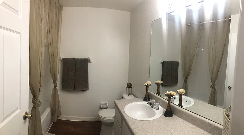 Harvard Apartments — Photo 4