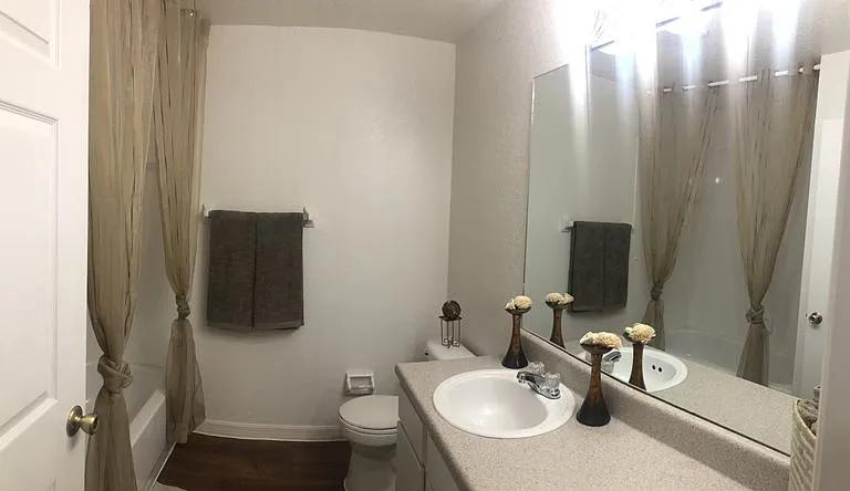 Harvard Apartments — Photo 4