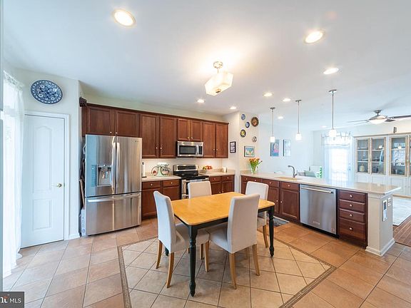 3rd image of 6931 Rolling Creek Way
