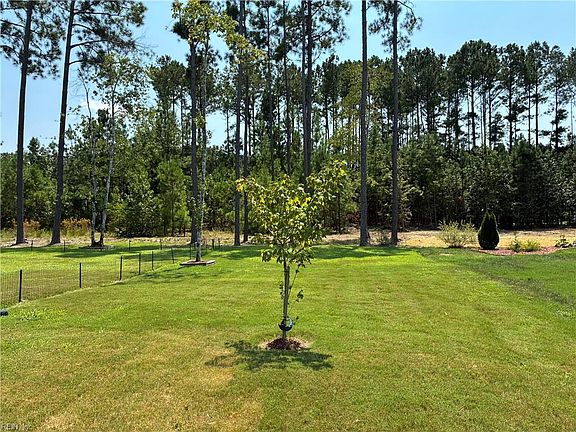 4th image of 220 Landview Ln