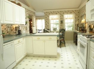 1056 Saddlebrook Dr, Hendersonville, NC 28739