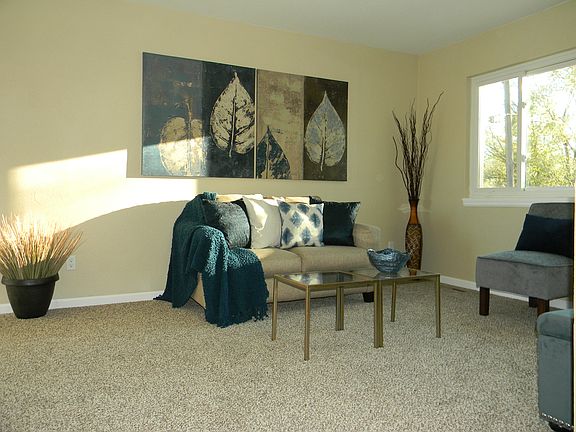 2nd image of 1555 Chadwick Dr