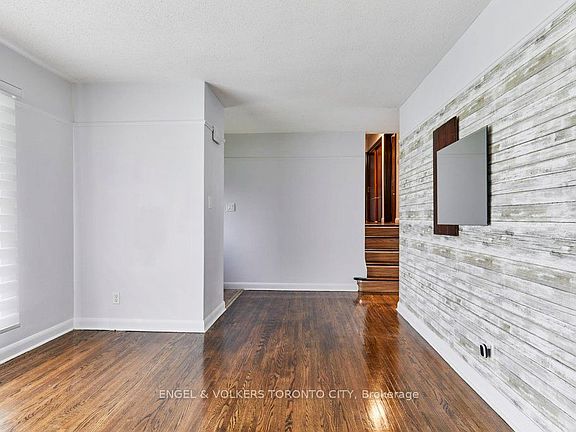 4th image of 15 Lambert Dr