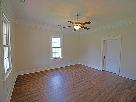 5th image of 403 Lowell Ave