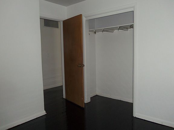 4th image of 2221 N Leland Ave