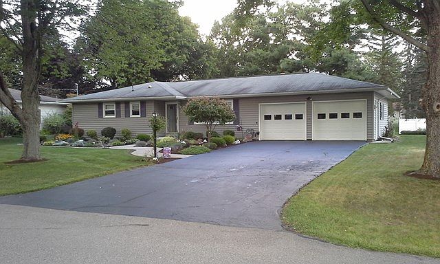 1st image of 18 Landau Dr