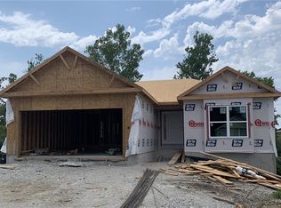 908 Ingleside Dr, Pleasant Hill, MO 64080
