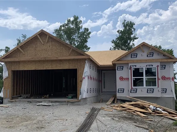 908 Ingleside Dr, Pleasant Hill, MO 64080