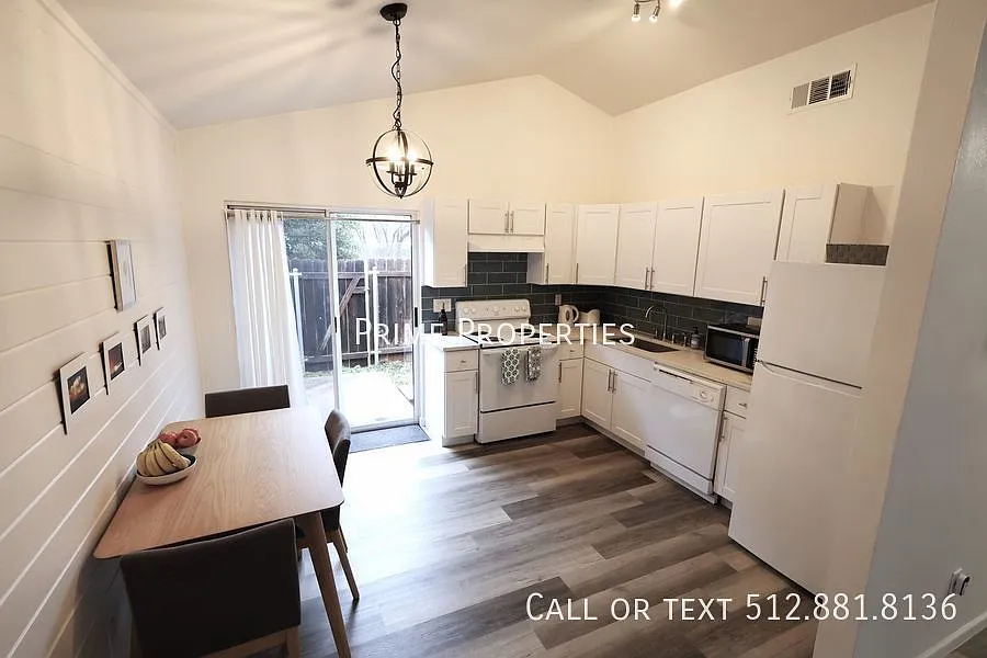 Fully Furnished With Community Pool! — Photo 4