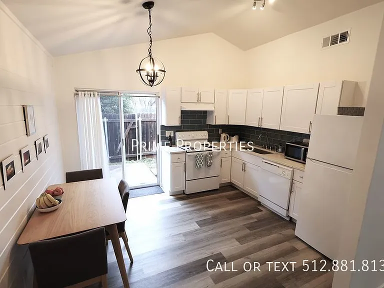 1015 E Yager Ln #92 — Photo 4