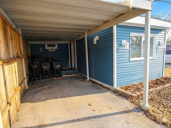 3rd image of 10 Lakeshore Rd