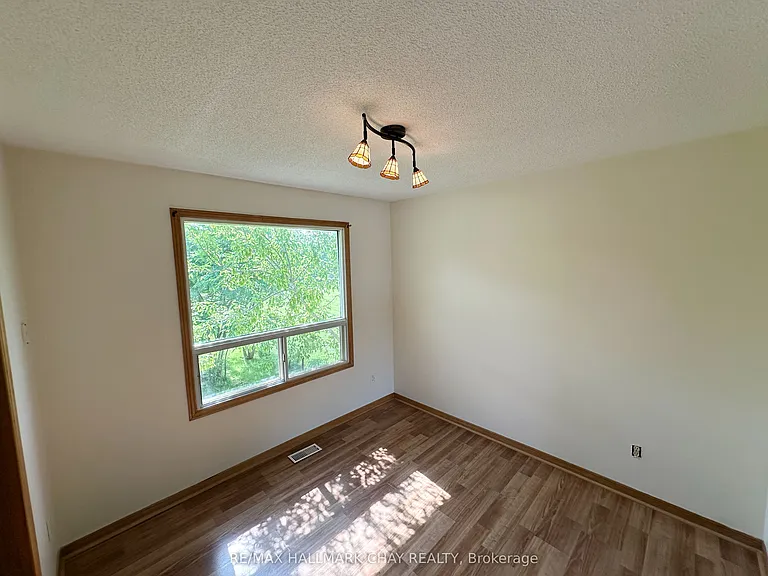 2047 Chantler St — Photo 5