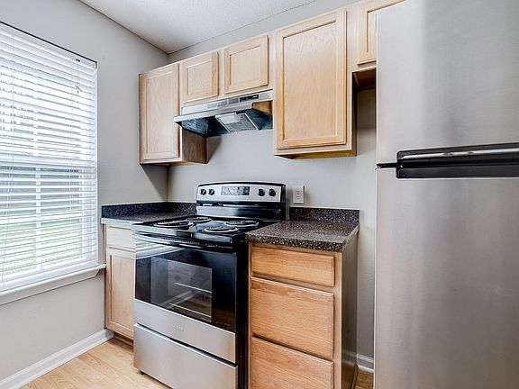 2nd image of 446 Shadowbrook Cir