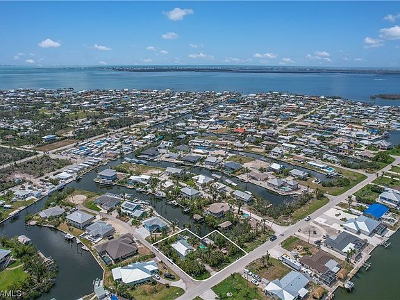 5th image of 2702 Sanibel Blvd