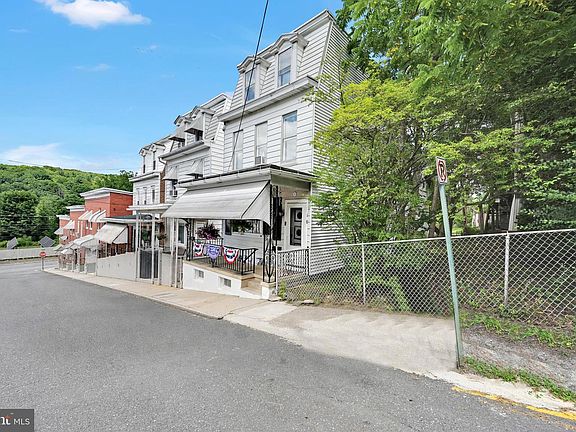 3rd image of 18 Mary St