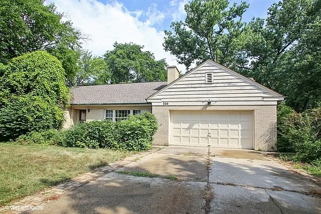 320 E Central Rd photo 1