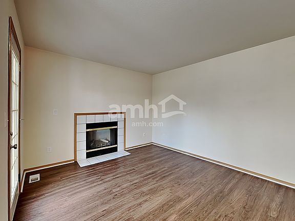 4th image of 2718 28th Ave SW