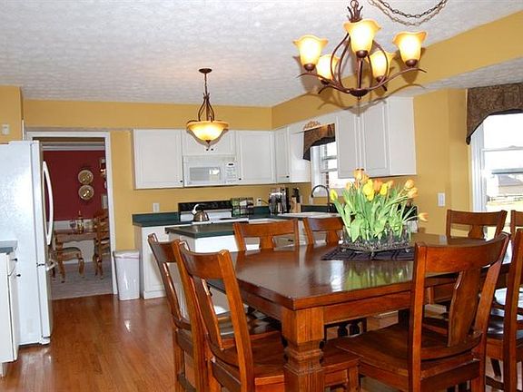3rd image of 4698 Beechknoll Ln