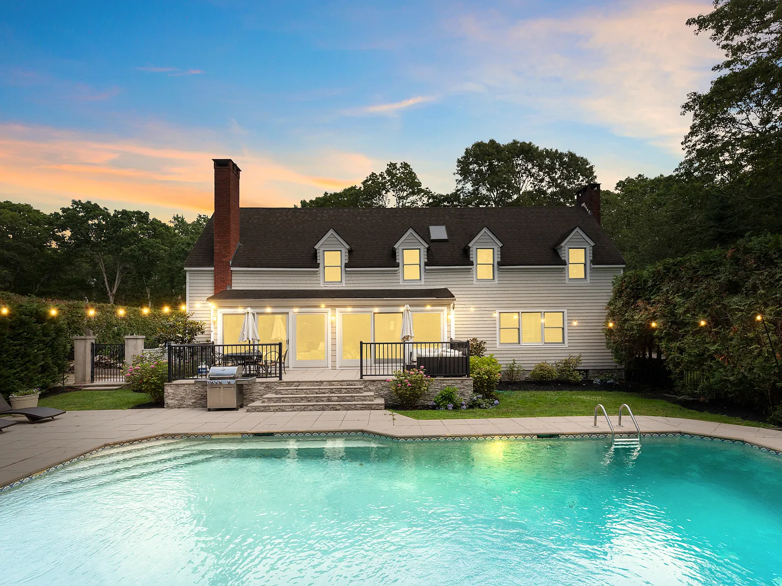 Luxury Beach Living with a Heated Pool — Photo 1