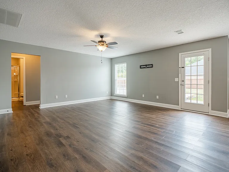 717 Highgrove Ct — Photo 20
