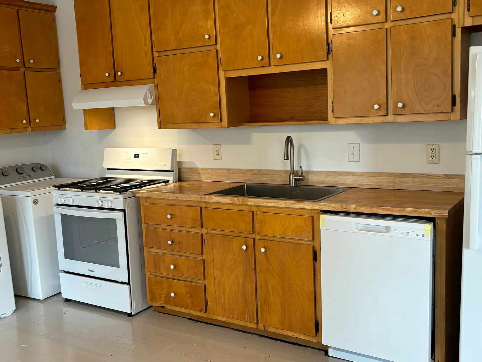 410 E Howard Ave — Photo 3