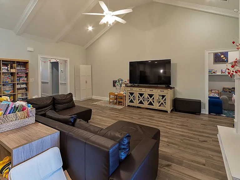 146 Lenore Ct — Photo 7