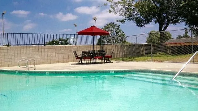 1601 E Cypress St #B — Photo 20