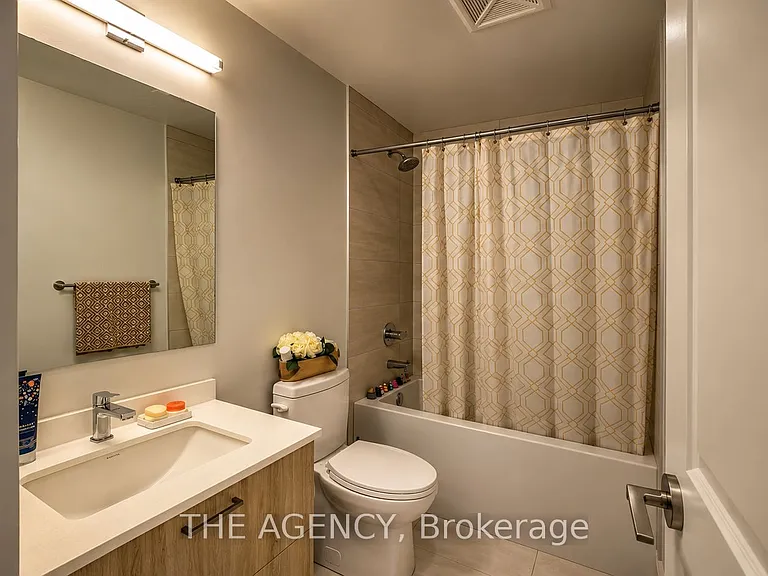 30 Upper Mall Way #A622 — Photo 14