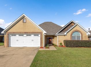 126 Boulder Creek Dr, Smiths Station, AL 36877