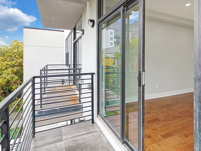 948 Herkimer St #3B — Photo 6