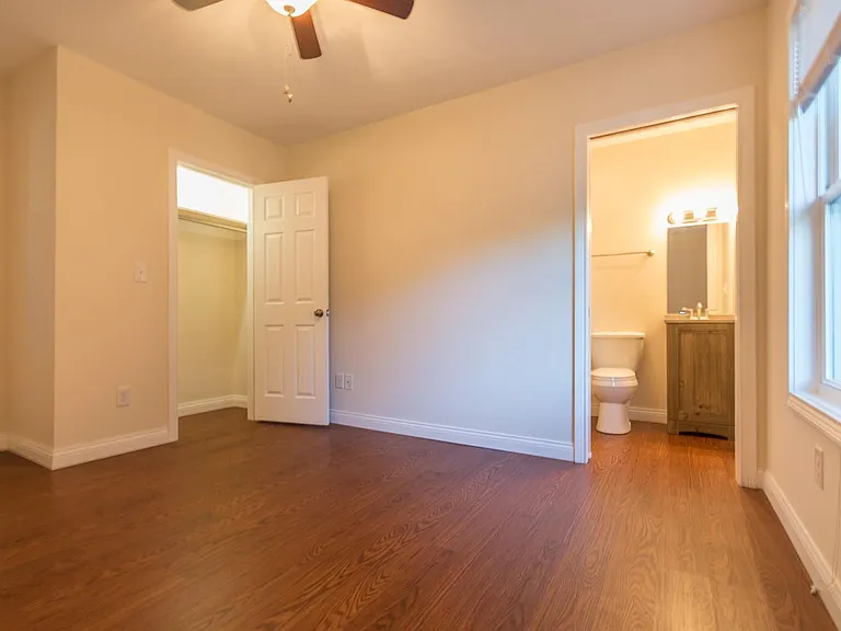 209 N Madison St — Photo 6