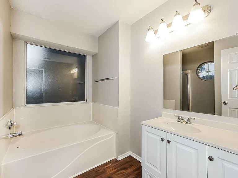 2844 Claremont Dr — Photo 11