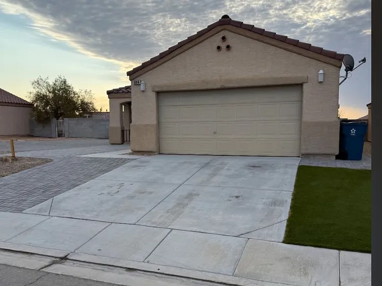 5916 Kenmore St — Photo 2