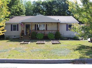 8 Hemlock Dr, Topsham, ME 04086