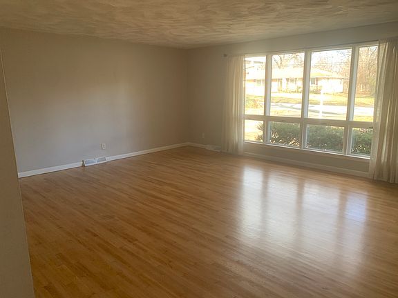 3rd image of 1925 S Valleyroad Ave