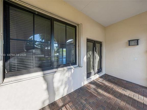 5th image of 1538 Tamarind Ct #1538