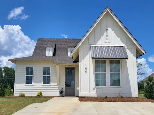 1001 Crossing Ct E, Valley, AL 36854
